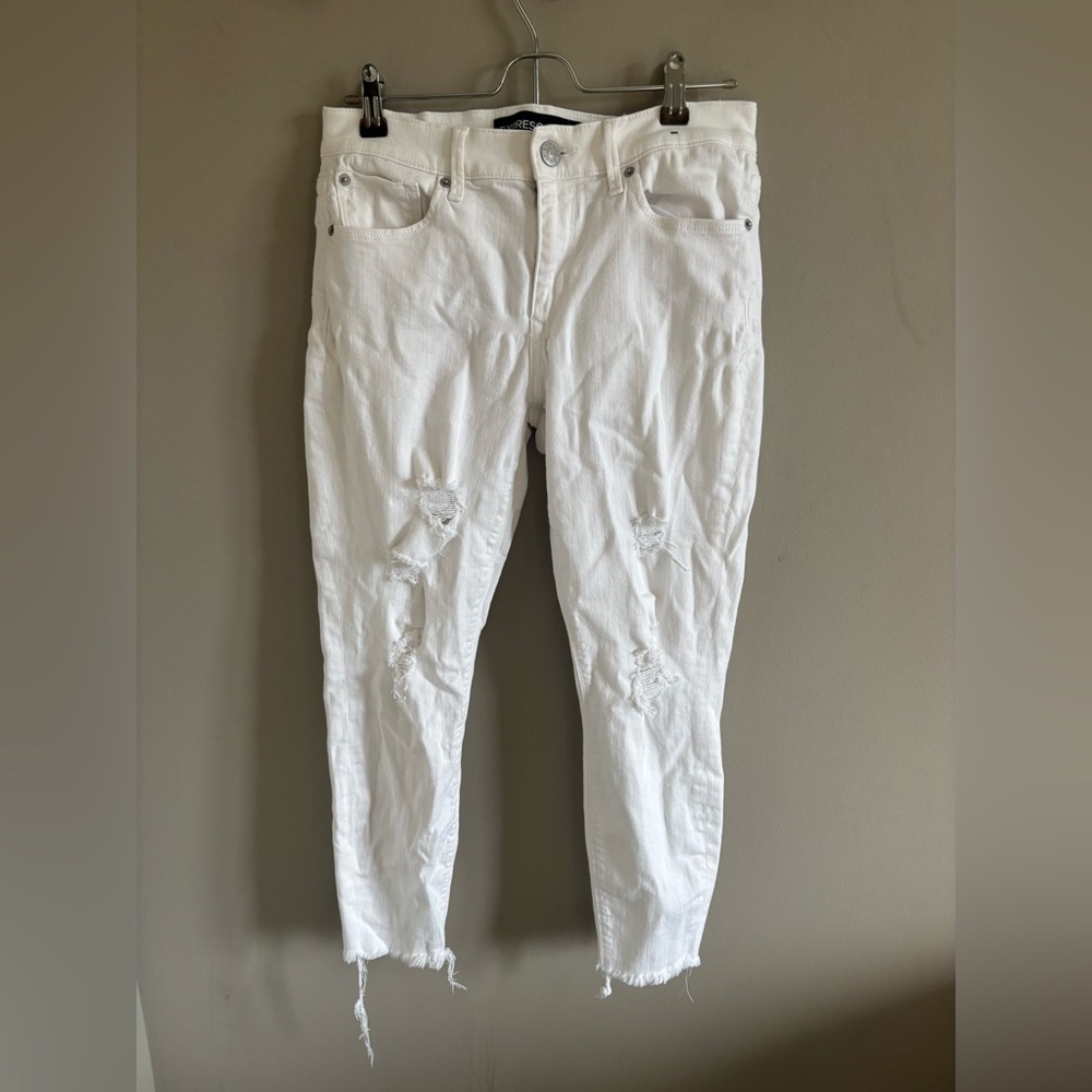 Express- Mid-rise, Distressed Cropped Jeans